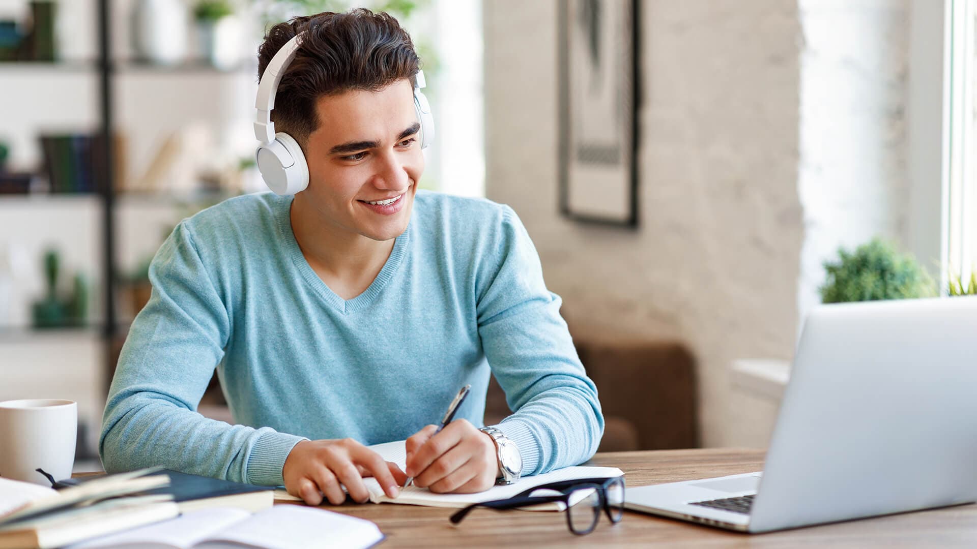 Tutor with laptop